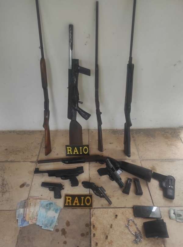 São João Do Jaguaribe - Raio apreende 8 armas e prende 2 pessoas em São João do Jaguaribe.