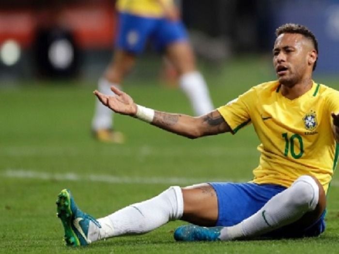 Neymar não cai em um intervalo de 1 minuto e confunde especialistas.