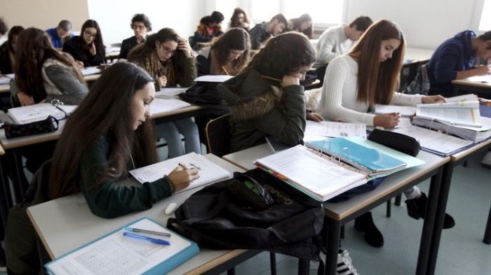 Jovem portuguesa apanhada a ter relações sexuais com professor