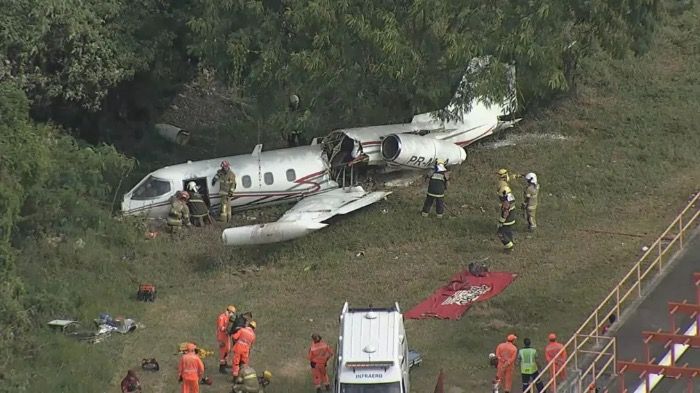 Avião da cantora norte-americana Taylor Swift cai, não houve sobreviventes.